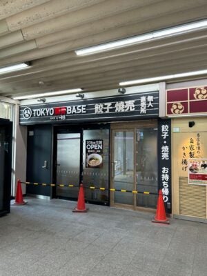 JR下総中山駅の改札の外に「TOKYO豚骨BASE」